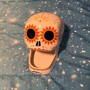 I’m selling a skeleton head